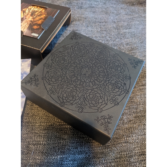 Halsey If I Can't Have Love, I Want Power Dagger T-Shirt & CD Box Set - Picture 3 of 7